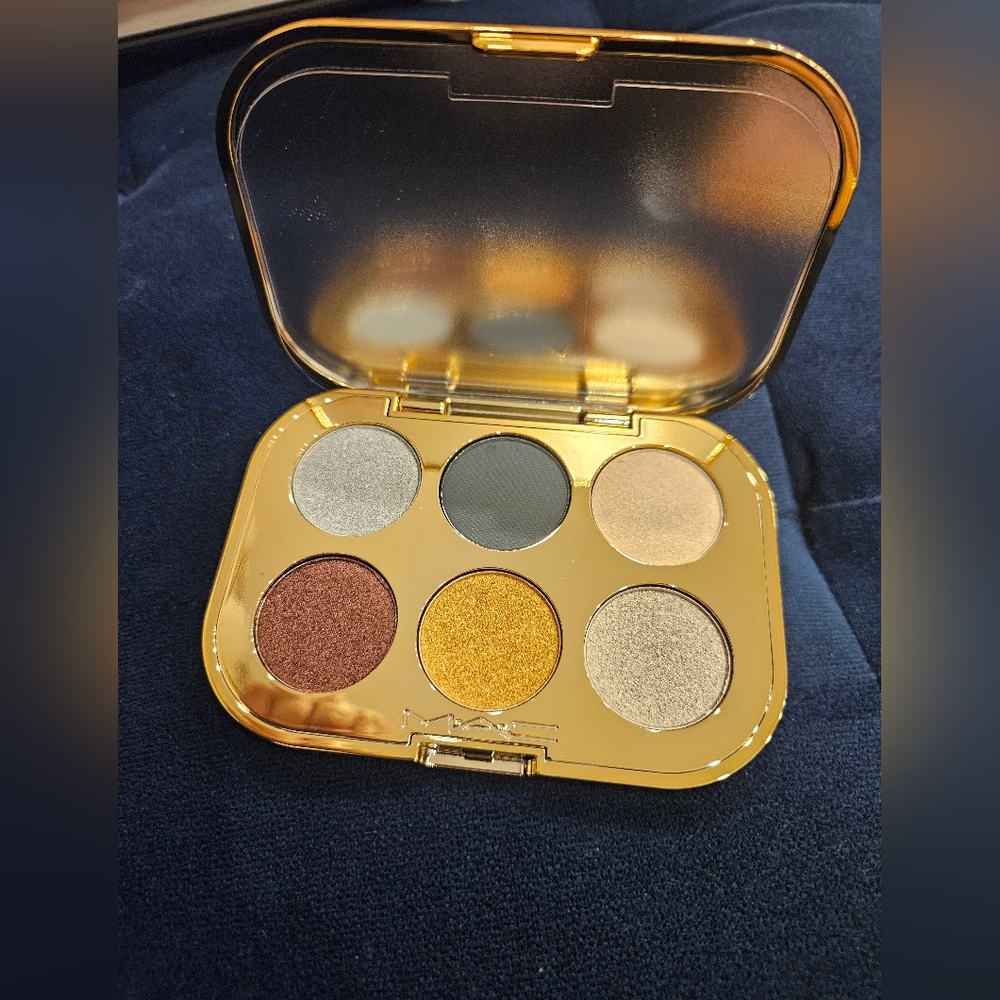 MAC Limited Edition All The Riches Eyeshadow Palette